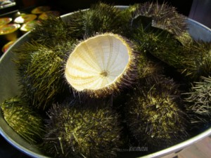 Bulu babi ini termasuk salah satu bahan makanan yang kutemukan di Market Hall di Helsinki